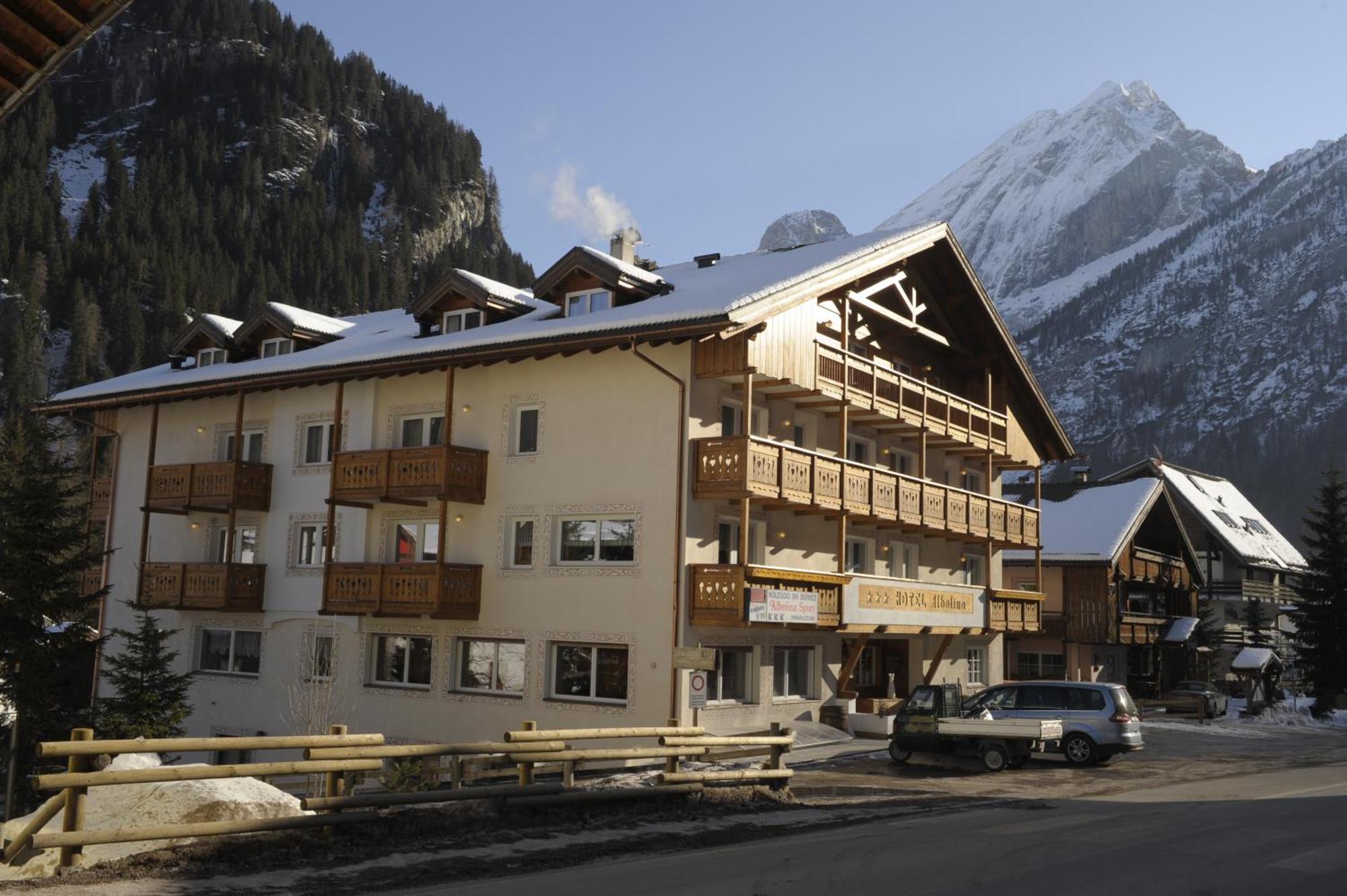 Hotel Albolina Canazei Exteriör bild